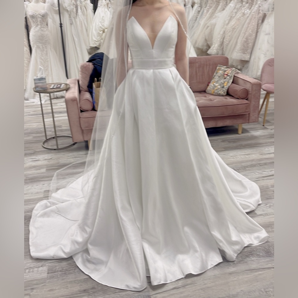 Jimmie Huang strapless deep v wedding dress